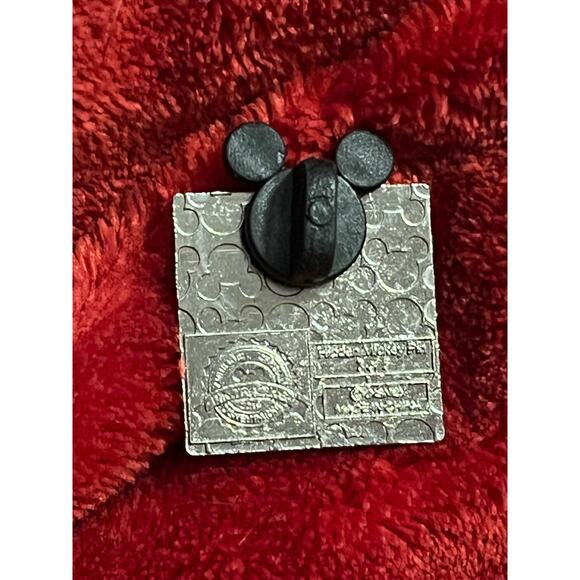 Disney Hidden Mickey Limited Edition pin - Picture 2 of 3